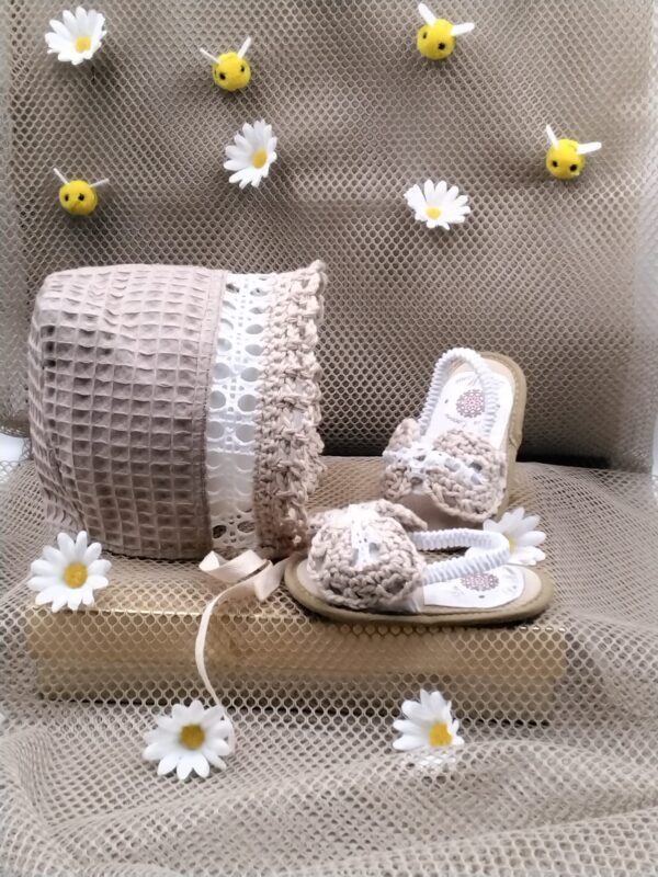 Ensemble bonnet & sandales d’été